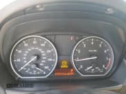 ✅ 2013 BMW 1 Series 135i • VIN: WBAUN7C59DVM28142 • Lot: 49927655. Wystawiony na Copart z przebiegiem 78 933 mil. Bezpłatny archiwum sprzedaży aukcyjnych z USA i szczegółowy raport historii pojazdu na DreamBid. Zdjęcie 9.