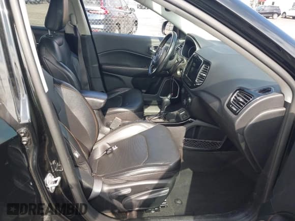 ✅ 2020 Jeep Compass Limited • VIN: 3C4NJCCB6LT218582 • Lot: 42508477. Listed on IAAI with 98,580 mi. Free auction sales archive from the USA and detailed vehicle history report at DreamBid. Image 5.