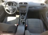 ✅ 2013 Volkswagen Jetta S • VIN: 3VWKP7AJ8DM641630 • Lot: 70598305. Wystawiony na Copart z przebiegiem 78 472 mil. Bezpłatny archiwum sprzedaży aukcyjnych z USA i szczegółowy raport historii pojazdu na DreamBid. Zdjęcie 8.