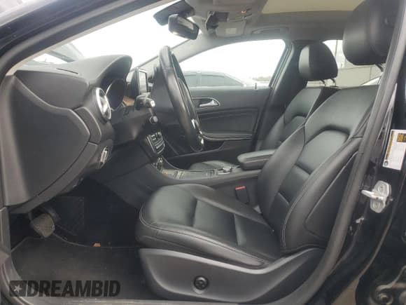 ✅ 2015 Mercedes-Benz GLA 250 • VIN: WDCTG4GB4FJ172620 • Лот: 92369805. Опубликован ранее на Copart с пробегом 52 109 миль. Бесплатный доступ к архиву аукционных продаж из США и подробный отчёт об истории автомобиля на DreamBid. Изображение 7.