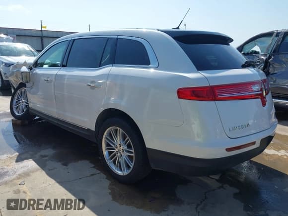 ✅ 2019 Lincoln MKT Reserve • VIN: 2LMHJ5AT1KBL03571 • Лот: 42491449. Опубликован ранее на IAAI с пробегом 81 628 миль. Бесплатный доступ к архиву аукционных продаж из США и подробный отчёт об истории автомобиля на DreamBid. Изображение 3.