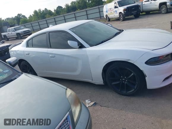 ✅ 2018 Dodge Charger SXT Plus • VIN: 2C3CDXHGXJH143518 • Лот: 43190261. Опубликован ранее на IAAI с пробегом 232 900 миль. Бесплатный доступ к архиву аукционных продаж из США и подробный отчёт об истории автомобиля на DreamBid. Изображение 13.