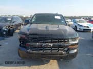 ✅ 2018 Chevrolet Silverado 1500 Custom • VIN: 3GCPCPEC1JG272944 • Lot: 43186784. Wystawiony na IAAI z przebiegiem 81 734 mil. Bezpłatny archiwum sprzedaży aukcyjnych z USA i szczegółowy raport historii pojazdu na DreamBid. Zdjęcie 12.