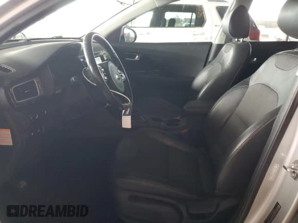 ✅ 2017 Kia Niro EX • VIN: KNDCC3LCXH5079512 • Lot: 82252525. Wystawiony na Copart z przebiegiem 74 505 mil. Bezpłatny archiwum sprzedaży aukcyjnych z USA i szczegółowy raport historii pojazdu na DreamBid. Zdjęcie 7.