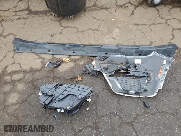 ✅ 2023 Jeep Grand Cherokee Laredo • VIN: 1C4RJHAG1P8701009 • Lot: 93411715. Wystawiony na Copart z przebiegiem 21 447 mil. Bezpłatny archiwum sprzedaży aukcyjnych z USA i szczegółowy raport historii pojazdu na DreamBid. Zdjęcie 13.