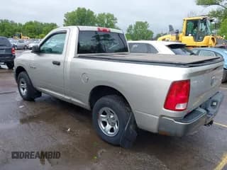 ✅ 2009 Dodge 1500 ST • VIN: 1D3HV16P59J524953 • Lot: 42309876. Wystawiony na IAAI z przebiegiem 133 768 mil. Bezpłatny archiwum sprzedaży aukcyjnych z USA i szczegółowy raport historii pojazdu na DreamBid. Zdjęcie 3.