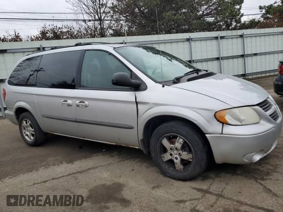 2003 Dodge Caravan SXT с VIN 2D8GP44L43R326840, выставлен на аукционе Copart как лот 43780625 с пробегом 230 803 миль миль и Списание • Salvage title. История ставок и продаж доступна на DreamBid. Изображение 4.