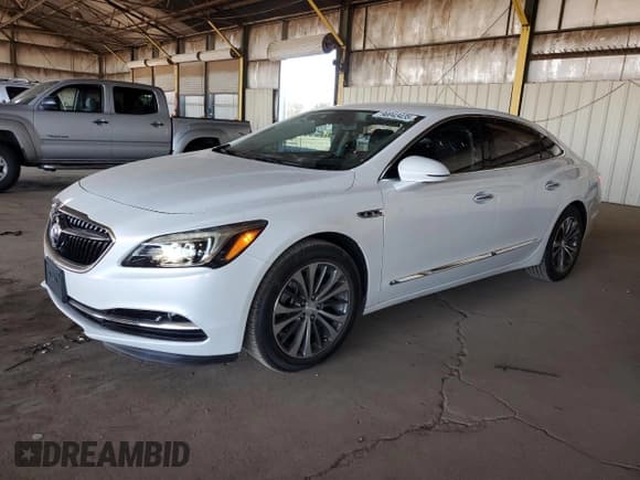 ✅ 2017 Buick LaCrosse Premium • VIN: 1G4ZR5SS3HU121338 • Lot: 90043435. Wystawiony na Copart z przebiegiem 32 171 mil. Bezpłatny archiwum sprzedaży aukcyjnych z USA i szczegółowy raport historii pojazdu na DreamBid. Zdjęcie 1.