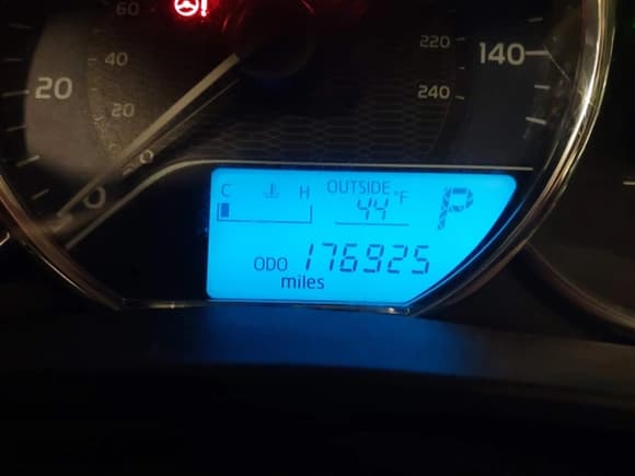 ✅ 2014 Toyota Corolla LE Eco • VIN: 5YFBPRHE3EP149444 • Lot: 41923938. Wystawiony na IAAI z przebiegiem 176 925 mil. Bezpłatny archiwum sprzedaży aukcyjnych z USA i szczegółowy raport historii pojazdu na DreamBid. Zdjęcie 15.