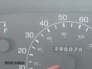 ✅ 2001 Ford F-250 XL • VIN: 3FTNW21F91MA04887 • Lot: 42041832. Wystawiony na IAAI z przebiegiem 296 078 mil. Bezpłatny archiwum sprzedaży aukcyjnych z USA i szczegółowy raport historii pojazdu na DreamBid. Zdjęcie 15.