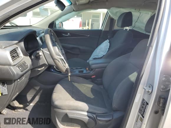 ✅ 2017 Kia Sorento L • VIN: 5XYPG4A32HG188598 • Lot: 85118545. Wystawiony na Copart z przebiegiem 114 168 mil. Bezpłatny archiwum sprzedaży aukcyjnych z USA i szczegółowy raport historii pojazdu na DreamBid. Zdjęcie 7.