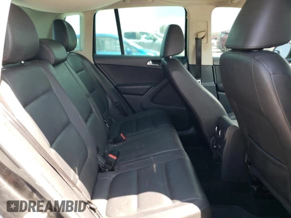 ✅ 2012 Volkswagen Tiguan LE • VIN: WVGAV7AX1CW529240 • Лот: 58011505. Опубликован ранее на Copart с пробегом 218 479 миль. Бесплатный доступ к архиву аукционных продаж из США и подробный отчёт об истории автомобиля на DreamBid. Изображение 11.