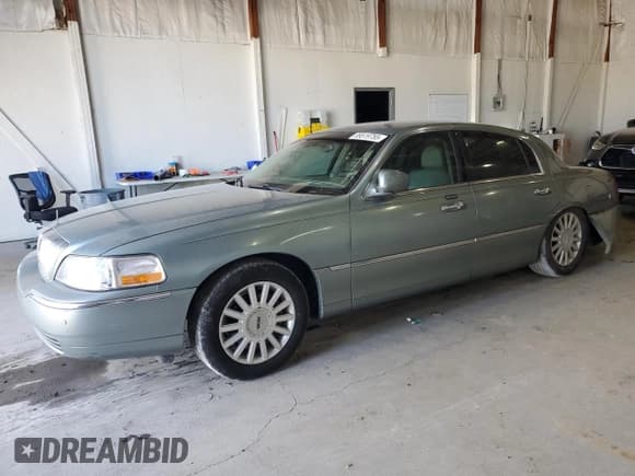 ✅ 2005 Lincoln Town Car Signature • VIN: 1LNHM81W05Y658589 • Лот: 89519755. Опубликован ранее на Copart с пробегом 216 403 миль. Бесплатный доступ к архиву аукционных продаж из США и подробный отчёт об истории автомобиля на DreamBid. Изображение 1.