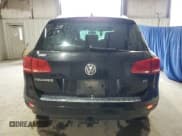 ✅ 2014 Volkswagen Touareg Sport • VIN: WVGEF9BP0ED008887 • Lot: 71643635. Listed on Copart with 233,433 mi. Free auction sales archive from the USA and detailed vehicle history report at DreamBid. Image 6.