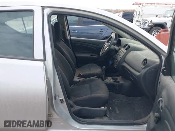 ✅ 2015 Nissan Versa S • VIN: 3N1CN7AP7FL867705 • Лот: 41512485. Опубликован ранее на IAAI с пробегом 98 188 миль. Бесплатный доступ к архиву аукционных продаж из США и подробный отчёт об истории автомобиля на DreamBid. Изображение 5.