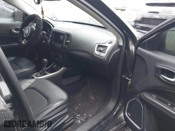 ✅ 2018 Jeep Compass Latitude • VIN: 3C4NJCBB0JT425421 • Lot: 41853700. Listed on IAAI with 69,211 mi. Free auction sales archive from the USA and detailed vehicle history report at DreamBid. Image 5.