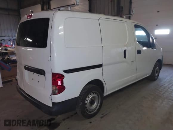 ✅ 2015 Nissan NV200 S • VIN: 3N6CM0KN0FK696271 • Lot: 41091873. Wystawiony na IAAI z przebiegiem 89 652 mil. Bezpłatny archiwum sprzedaży aukcyjnych z USA i szczegółowy raport historii pojazdu na DreamBid. Zdjęcie 4.