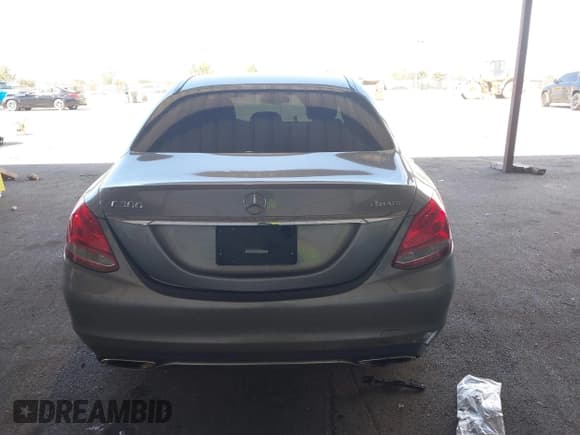 ✅ 2015 Mercedes-Benz C 300 Luxury • VIN: 55SWF4KB5FU025760 • Лот: 42906879. Опубликован ранее на IAAI с пробегом 125 672 миль. Бесплатный доступ к архиву аукционных продаж из США и подробный отчёт об истории автомобиля на DreamBid. Изображение 17.