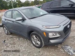 ✅ 2020 Hyundai Kona SE • VIN: KM8K12AA3LU443700 • Лот: 43329365. Опубликован ранее на IAAI с пробегом 106 224 миль. Бесплатный доступ к архиву аукционных продаж из США и подробный отчёт об истории автомобиля на DreamBid. Изображение 1.