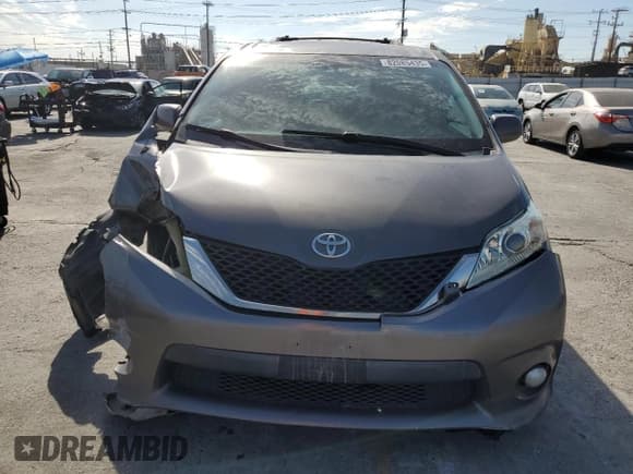 ✅ 2012 Toyota Sienna SE • VIN: 5TDXK3DC1CS230744 • Lot: 82085435. Wystawiony na Copart z przebiegiem 206 122 mil. Bezpłatny archiwum sprzedaży aukcyjnych z USA i szczegółowy raport historii pojazdu na DreamBid. Zdjęcie 5.