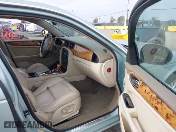 ✅ 2004 Jaguar XJ 8 • VIN: SAJWA71C94SG18179 • Лот: 43809979. Опубликован ранее на IAAI с пробегом 189 015 миль. Бесплатный доступ к архиву аукционных продаж из США и подробный отчёт об истории автомобиля на DreamBid. Изображение 5.