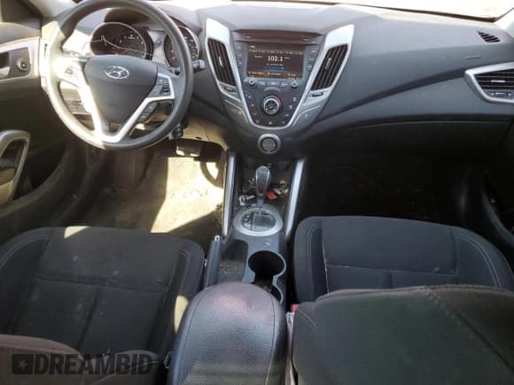 ✅ 2016 Hyundai Veloster • VIN: KMHTC6AD2GU277529 • Lot: 80989854. Wystawiony na Copart z przebiegiem 139 117 mil. Bezpłatny archiwum sprzedaży aukcyjnych z USA i szczegółowy raport historii pojazdu na DreamBid. Zdjęcie 8.