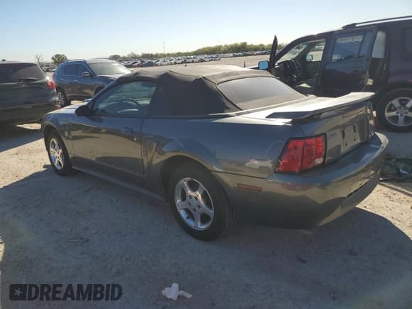 ✅ 2004 Ford Mustang Deluxe • VIN: 1FAFP44404F117628 • Lot: 81377524. Listed on Copart with 39,697 mi. Free auction sales archive from the USA and detailed vehicle history report at DreamBid. Image 2.