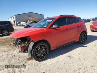 ✅ 2023 Hyundai Kona • VIN: KM8KH3AC2PU009759 • Лот: 42438665. Опубликован ранее на Copart с пробегом 31 568 миль. Бесплатный доступ к архиву аукционных продаж из США и подробный отчёт об истории автомобиля на DreamBid. Изображение 1.
