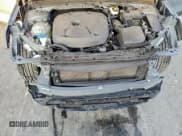 ✅ 2022 Volvo XC40 R-Design • VIN: YV4162UM4N2647943 • Лот: 95438755. Опубликован ранее на Copart с пробегом 64 067 миль. Бесплатный доступ к архиву аукционных продаж из США и подробный отчёт об истории автомобиля на DreamBid. Изображение 11.