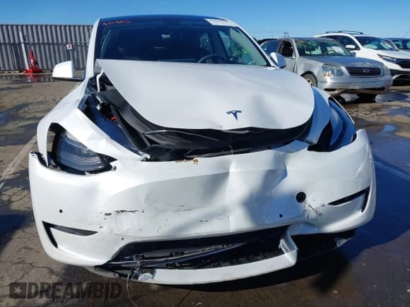 ✅ 2022 Tesla Model Y Long Range • VIN: 7SAYGDEE1NF402745 • Lot: 41493850. Wystawiony na IAAI z przebiegiem 11 222 mil. Bezpłatny archiwum sprzedaży aukcyjnych z USA i szczegółowy raport historii pojazdu na DreamBid. Zdjęcie 6.
