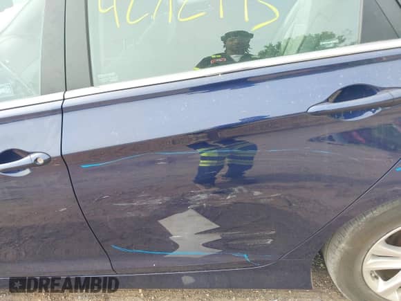 2014 Hyundai Sonata GLS z VIN 5NPEB4AC2EH881388, wystawiony jako IAAI lot #42712443 z przebiegiem 71 829 mil mil oraz . Historia ofert i sprzedaży dostępna na DreamBid. Obrazek 6.