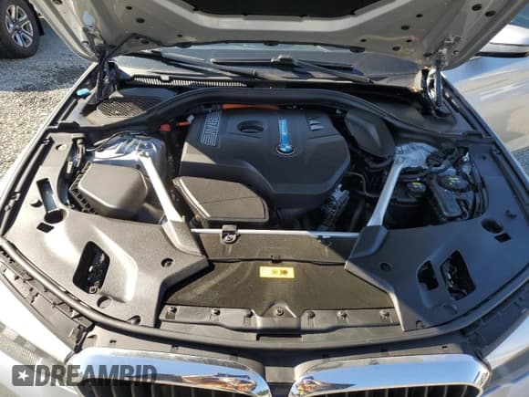 ✅ 2019 BMW 5 Series 530e xDrive • VIN: WBAJB1C56KB376380 • Лот: 85589735. Опубликован ранее на Copart с пробегом 69 754 миль. Бесплатный доступ к архиву аукционных продаж из США и подробный отчёт об истории автомобиля на DreamBid. Изображение 11.