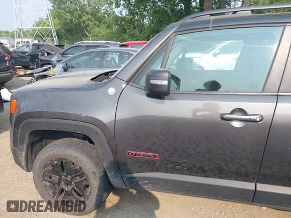 ✅ 2018 Jeep Renegade Trailhawk • VIN: ZACCJBCB6JPG83014 • Лот: 42420786. Опубликован ранее на IAAI с пробегом 63 713 миль. Бесплатный доступ к архиву аукционных продаж из США и подробный отчёт об истории автомобиля на DreamBid. Изображение 14.