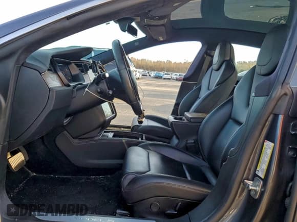 ✅ 2019 Tesla Model S 75D • VIN: 5YJSA1E24KF305902 • Lot: 93987205. Wystawiony na Copart z przebiegiem 105 446 mil. Bezpłatny archiwum sprzedaży aukcyjnych z USA i szczegółowy raport historii pojazdu na DreamBid. Zdjęcie 7.