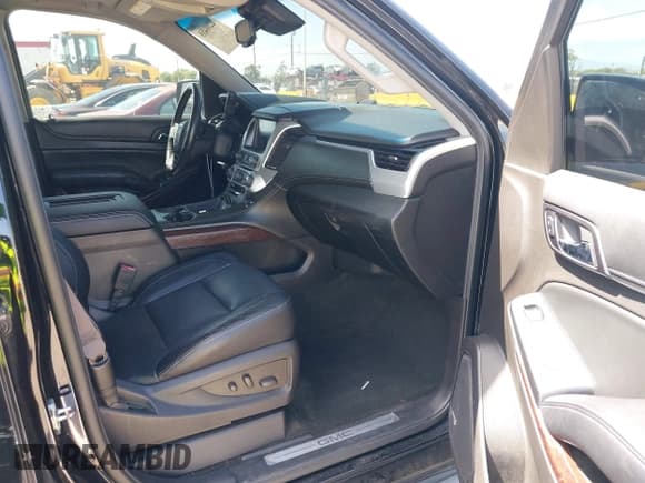 ✅ 2015 GMC Yukon XL SLT • VIN: 1GKS1HKC1FR620070 • Lot: 42200458. Listed on IAAI with 147,580 mi. Free auction sales archive from the USA and detailed vehicle history report at DreamBid. Image 5.