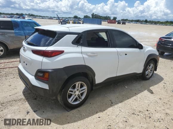 ✅ 2018 Hyundai Kona SE • VIN: KM8K12AA7JU121042 • Лот: 60685994. Опубликован ранее на Copart с пробегом 64 769 миль. Бесплатный доступ к архиву аукционных продаж из США и подробный отчёт об истории автомобиля на DreamBid. Изображение 3.