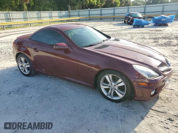 ✅ 2011 Mercedes-Benz SLK 300 • VIN: WDBWK5EA2BF241530 • Lot: 73412164. Wystawiony na Copart z przebiegiem 115 746 mil. Bezpłatny archiwum sprzedaży aukcyjnych z USA i szczegółowy raport historii pojazdu na DreamBid. Zdjęcie 4.