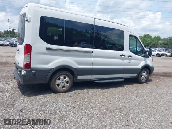 ✅ 2017 Ford Transit XL • VIN: 1FBAX2CM2HKA76480 • Lot: 42757002. Wystawiony na IAAI z przebiegiem 139 483 mil. Bezpłatny archiwum sprzedaży aukcyjnych z USA i szczegółowy raport historii pojazdu na DreamBid. Zdjęcie 4.