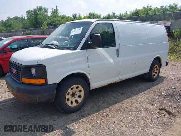 ✅ 2010 GMC Savana • VIN: 1GTUHAD41A1141457 • Lot: 42571937. Listed on IAAI with Not provided. Free auction sales archive from the USA and detailed vehicle history report at DreamBid. Image 2.