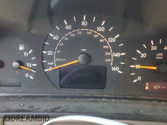 ✅ 2001 Mercedes-Benz E 320 • VIN: WDBJF70J31B293515 • Lot: 79318294. Wystawiony na Copart z przebiegiem Nie podano. Bezpłatny archiwum sprzedaży aukcyjnych z USA i szczegółowy raport historii pojazdu na DreamBid. Zdjęcie 9.