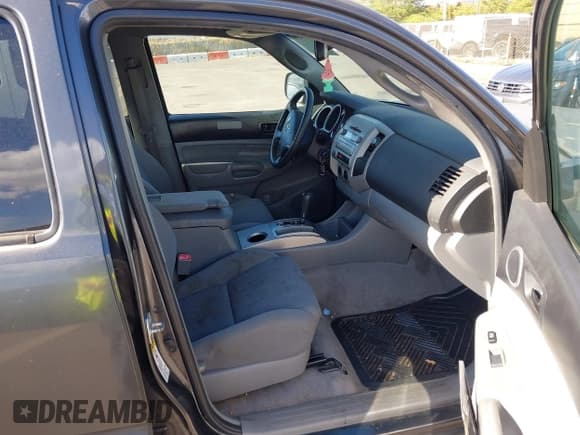 ✅ 2010 Toyota Tacoma PreRunner • VIN: 3TMJU4GNXAM104768 • Lot: 42989199. Listed on IAAI with 251,283 mi. Free auction sales archive from the USA and detailed vehicle history report at DreamBid. Image 5.