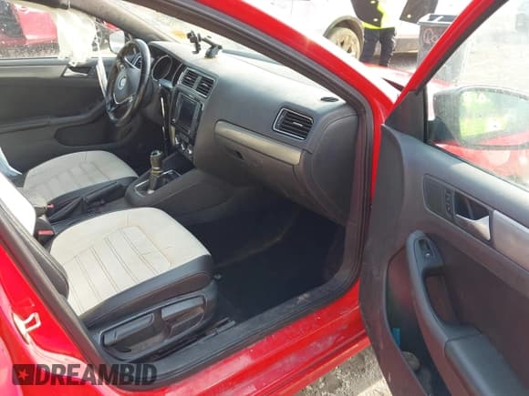 ✅ 2016 Volkswagen Jetta Sport • VIN: 3VWB17AJXGM384072 • Лот: 42372913. Опубликован ранее на IAAI с пробегом 169 002 миль. Бесплатный доступ к архиву аукционных продаж из США и подробный отчёт об истории автомобиля на DreamBid. Изображение 5.