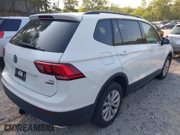 ✅ 2018 Volkswagen Tiguan S • VIN: 3VV0B7AX6JM119959 • Lot: 42967527. Listed on IAAI with 140,935 mi. Free auction sales archive from the USA and detailed vehicle history report at DreamBid. Image 4.