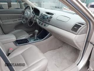 ✅ 2003 Toyota Camry LE • VIN: 4T1BE32K03U227899 • Lot: 43798410. Wystawiony na IAAI z przebiegiem 144 761 mil. Bezpłatny archiwum sprzedaży aukcyjnych z USA i szczegółowy raport historii pojazdu na DreamBid. Zdjęcie 5.
