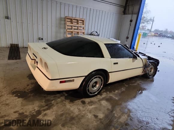 ✅ 1984 Chevrolet Corvette • VIN: 1G1AY0788E5102464 • Лот: 90598645. Опубликован ранее на Copart с пробегом Не указан. Бесплатный доступ к архиву аукционных продаж из США и подробный отчёт об истории автомобиля на DreamBid. Изображение 3.