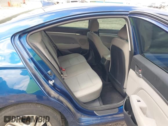 ✅ 2019 Hyundai Elantra SEL • VIN: 5NPD84LFXKH412532 • Lot: 43315121. Wystawiony na IAAI z przebiegiem 41 796 mil. Bezpłatny archiwum sprzedaży aukcyjnych z USA i szczegółowy raport historii pojazdu na DreamBid. Zdjęcie 8.