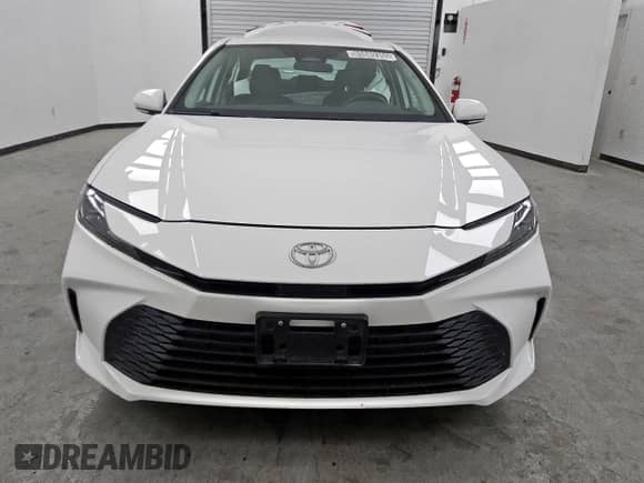 2025 Toyota Camry LE with VIN 4T1DAACKXSU001360, listed as a Copart auction lot 85889365 with 28,029 mi miles and Salvage title. Bid and sale history available at DreamBid. Image 5.