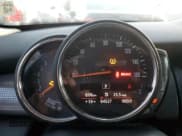 ✅ 2020 MINI Hardtop 4 Door Cooper • VIN: WMWXU7C04L2L62913 • Lot: 90824315. Wystawiony na Copart z przebiegiem 64 527 mil. Bezpłatny archiwum sprzedaży aukcyjnych z USA i szczegółowy raport historii pojazdu na DreamBid. Zdjęcie 9.