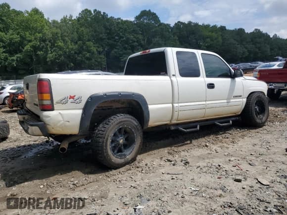 ✅ 2001 Chevrolet Silverado 2500HD LS • VIN: 1GCHK29U31E155516 • Lot: 69757755. Listed on Copart with 304,662 mi. Free auction sales archive from the USA and detailed vehicle history report at DreamBid. Image 3.