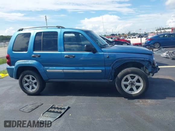 ✅ 2005 Jeep Liberty Limited • VIN: 1J4GL58K35W693492 • Lot: 42740429. Wystawiony na IAAI z przebiegiem 239 752 mil. Bezpłatny archiwum sprzedaży aukcyjnych z USA i szczegółowy raport historii pojazdu na DreamBid. Zdjęcie 13.